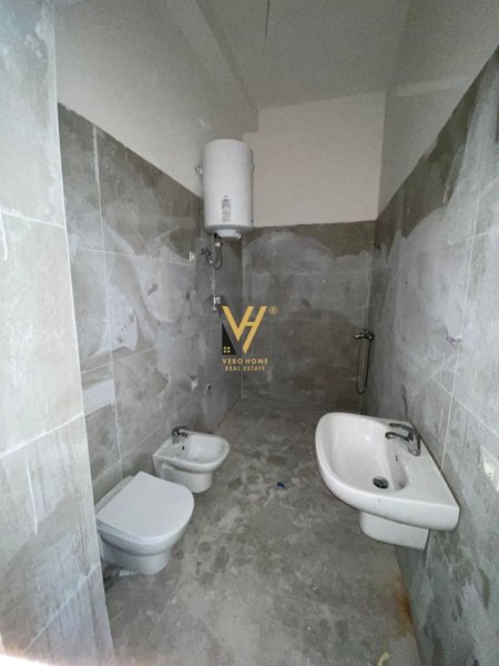 Tirane, jepet me qera zyre Kati 2, 96 m² 1.200 € (QENDER)