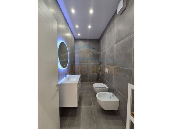 Tirane, jepet me qera apartament 3+1+Aneks+Ballkon Kati 9, 135 m² 1.500 € (Rruga e Kavajes)