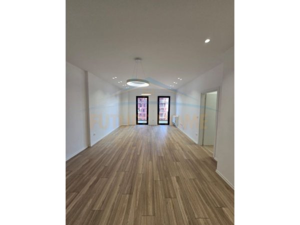 Tirane, jepet me qera apartament 3+1+Aneks+Ballkon Kati 9, 135 m² 1.500 € (Rruga e Kavajes)