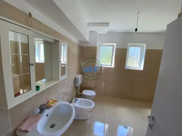 Durres, shitet apartament 1+1+Ballkon Kati 2, 100 m² 55.000 € (Cezma Ferres, Durres)