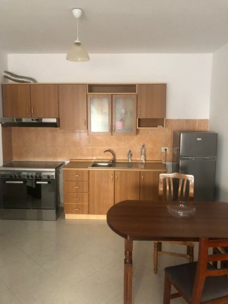 Tirane, jepet me qera apartament 1+1+Ballkon Kati 5, 70 m² 500 € (RRUGA E ELBASANIT)