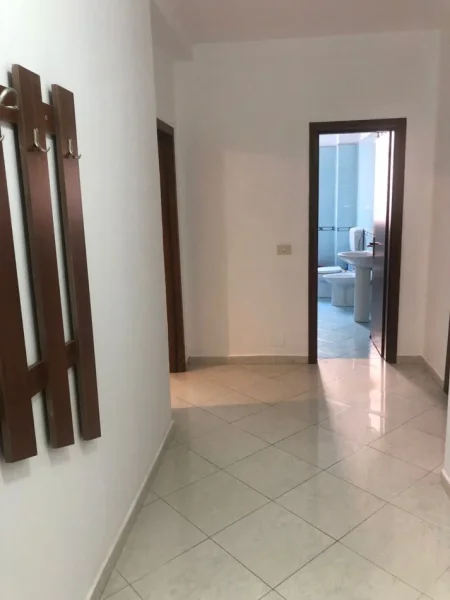 Tirane, jepet me qera apartament 1+1+Ballkon Kati 5, 70 m² 500 € (RRUGA E ELBASANIT)