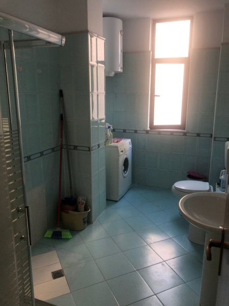 Tirane, jepet me qera apartament 1+1+Ballkon Kati 5, 70 m² 500 € (RRUGA E ELBASANIT)