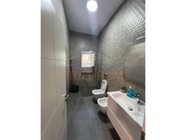 Tirane, jepet me qera ambjent biznesi Kati 2, 75 m² 800 € (Stadiumi Dinamo)