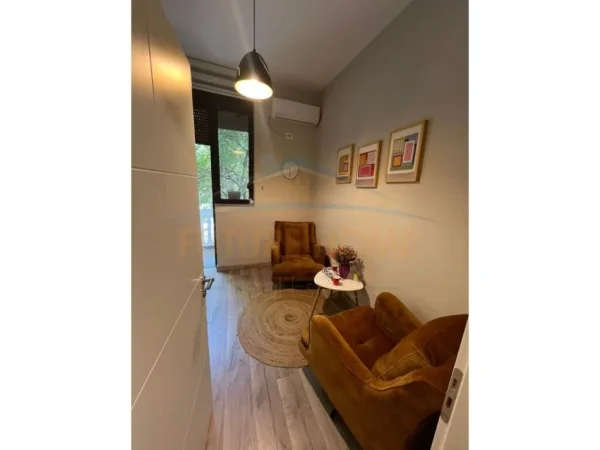 Tirane, jepet me qera ambjent biznesi Kati 2, 75 m² 800 € (Stadiumi Dinamo)