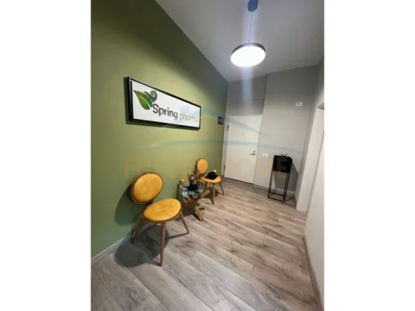 Tirane, jepet me qera ambjent biznesi Kati 2, 75 m² 800 € (Stadiumi Dinamo)