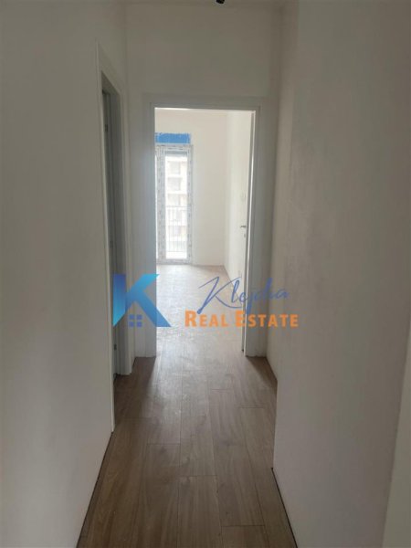 Tirane, jepet me qera apartament 3+1 Kati 4, 148 m² (Bulevardi i Ri, kompleksi Orbital 1)