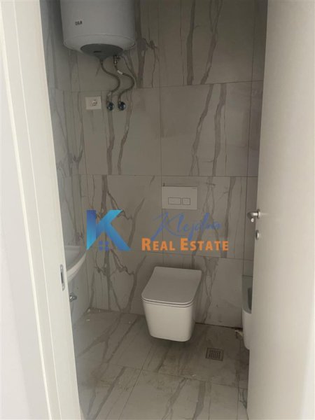 Tirane, jepet me qera apartament 3+1 Kati 4, 148 m² (Bulevardi i Ri, kompleksi Orbital 1)