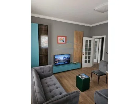 Tirane, jepet me qera apartament 1+1 Kati 3, 65 m² 650 € (Rruga Riza Jasa, Pazari i Ri, Tirane AREA43822)
