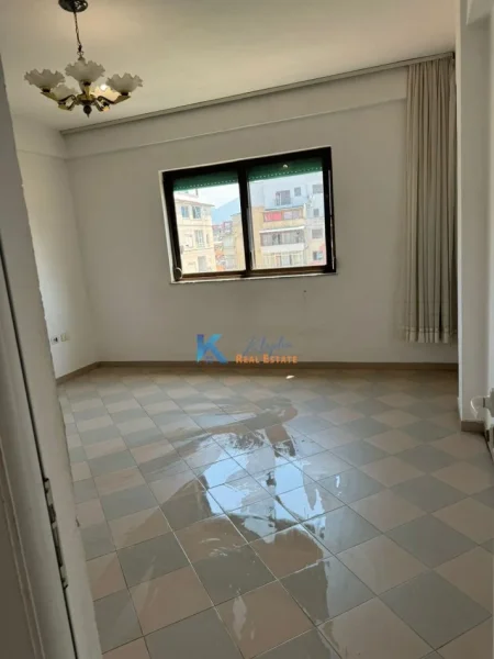 Tirane, shitet apartament 2+1 Kati 5, 115 m² 115.000 € (Laprake, afer Kupoles)