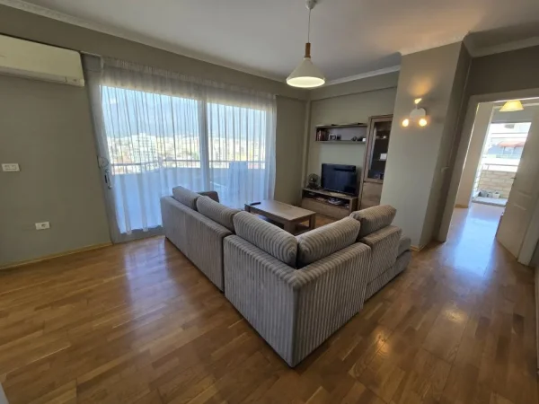 Tirane, shitet apartament 1+1 Kati 10, 97 m² 190.000 € (Kompleksi Halili prane Vila Gold)