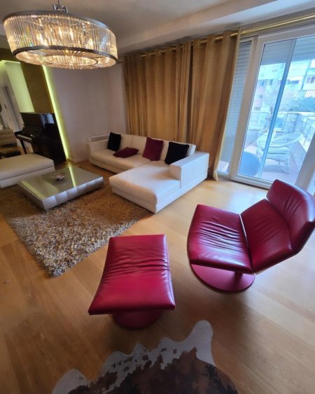 Tirane, shitet apartament 3+1 Kati 5, 191 m² 350.000 € (Myslym Shyri)