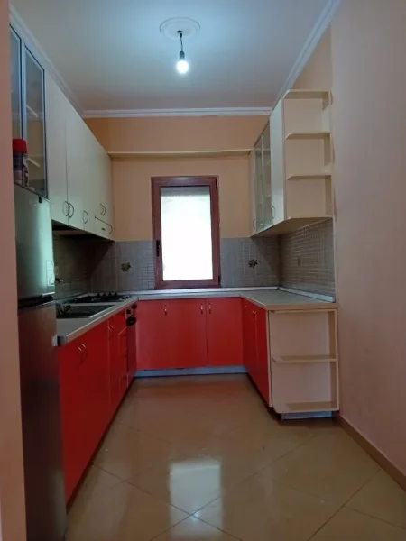 Tirane, jepet me qera apartament 2+1 Kati 2, 80 m² 460 € (5 maji)