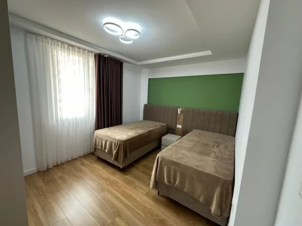 Tirane, jepet me qera apartament duplex Dublex Kati 3, 110 m² 1.500 € (Qender)
