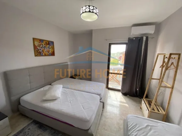 Tirane, jepet me qera apartament 2+1+Ballkon Kati 4, 109 m² 1.000 € (Blloku)