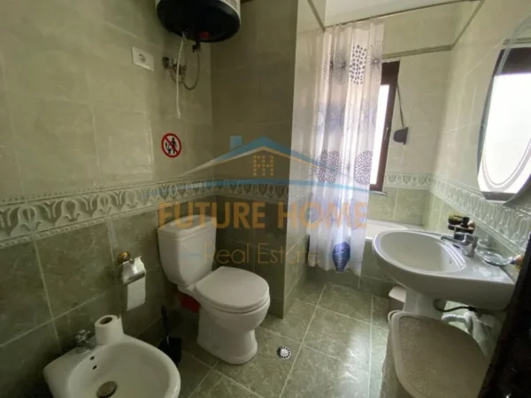 Tirane, jepet me qera apartament 2+1+Ballkon Kati 4, 109 m² 1.000 € (Blloku)