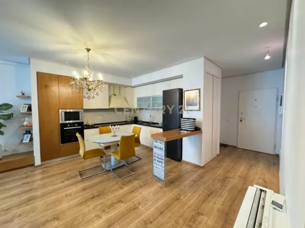 Tirane, jepet me qera apartament 2+1 Kati 2, 114 m² 950 € (liqeni i thate)