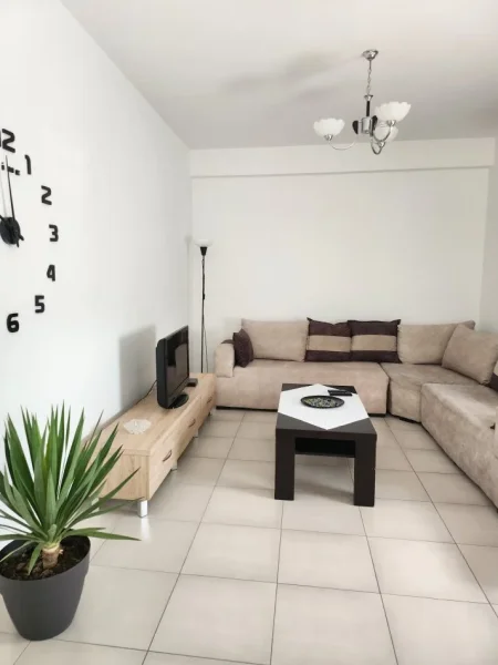 Tirane, jepet me qera apartament 90m² ne afersi te kristalit  450 € (Kristal)