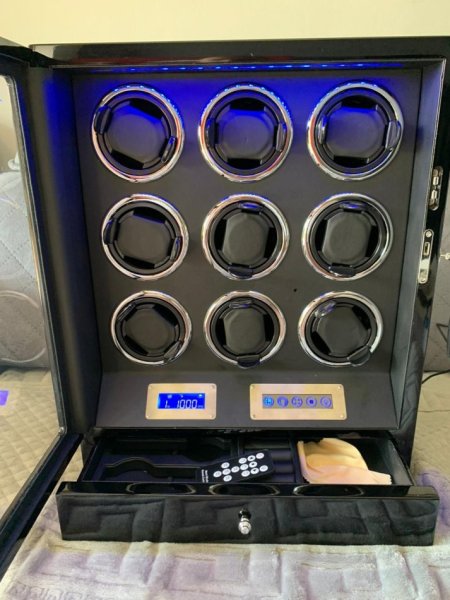 Tirane, shes SHITET KUTI ORASH LUKSOZE ME KURDISJE EDHE AKSESORESH E ARDHUR NGA ZVICRA ME DRRU PIANO BLACK ME LED TOUCH ME PULT 9+2 2.500 €