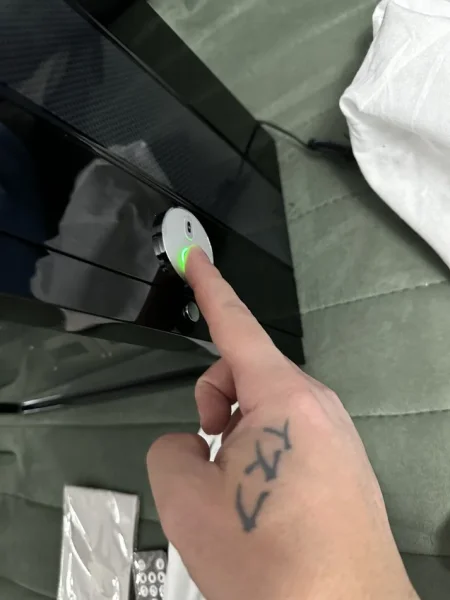 Tirane, shes SHITET KUTI ORASH LUKSOZE ME KURDISJE EDHE AKSESORESH E ARDHUR NGA ZVICRA ME DRRU PIANO BLACK CARBON ME LED TOUCH ME SHENJ GISHTI FINGERPRINT ME PULT PER 6 ORA 1.900 €