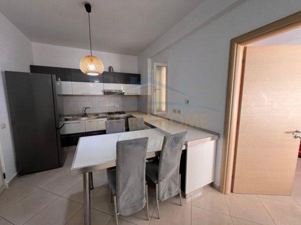 Tirane, jepet me qera apartament 2+1 Kati 1, 1.100 m² 450 € (Rrugën Shefqet Kuka.)