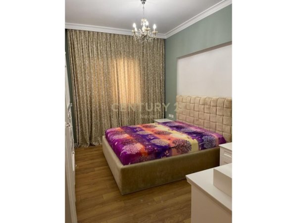 Tirane, jap me qera apartament 2+1+2+Ballkon , 110 m² 950€ (Liqeni i Thatë)