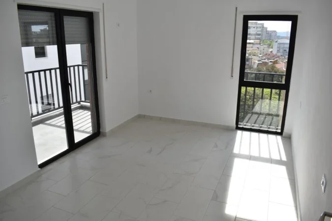 Tirane, jepet me qera apartament 2+1+Ballkon Kati 5, 110 m² 550 € (Selvia Rruga Gjon Buzuku ,prane viles gold)