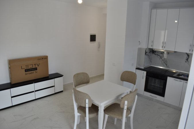 Tirane, jepet me qera apartament 2+1+Ballkon Kati 5, 110 m² 550 € (Selvia Rruga Gjon Buzuku ,prane viles gold)