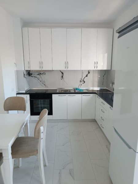 Tirane, jepet me qera apartament 2+1+Ballkon Kati 5, 110 m² 550 € (Selvia Rruga Gjon Buzuku ,prane viles gold)