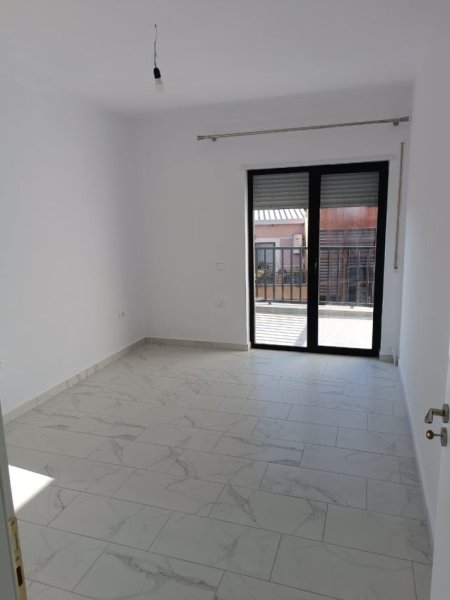 Tirane, jepet me qera apartament 2+1+Ballkon Kati 5, 110 m² 550 € (Selvia Rruga Gjon Buzuku ,prane viles gold)
