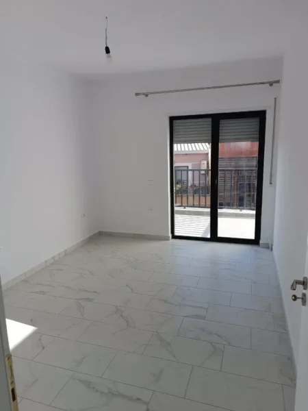Tirane, jepet me qera apartament 2+1+Ballkon Kati 5, 110 m² 550 € (Selvia Rruga Gjon Buzuku ,prane viles gold)
