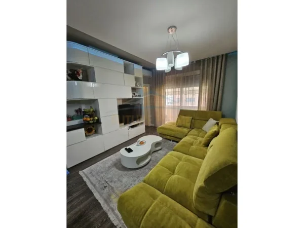 Tirane, shitet apartament duplex 3+1+Aneks+Ballkon Kati 3, 122 m² 200.000 € (Unaza e Re)