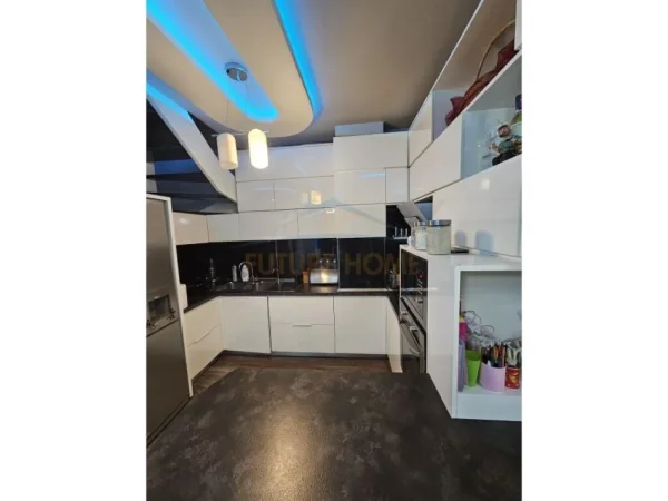Tirane, shitet apartament duplex 3+1+Aneks+Ballkon Kati 3, 122 m² 200.000 € (Unaza e Re)