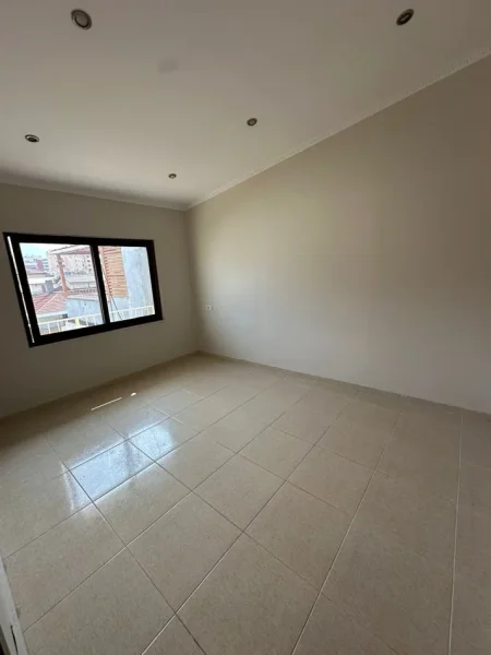 Tirane, shes apartament 2+1+Aneks+Ballkon Kati 5, 105 m² 135.000 € (21 dhjetori)