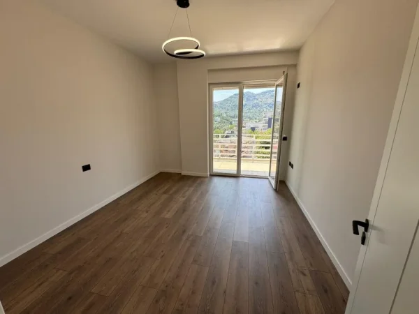 Tirane, shitet apartament 2+1 Kati 5, 120 m² 230.000 € (Liqeni i Thate)