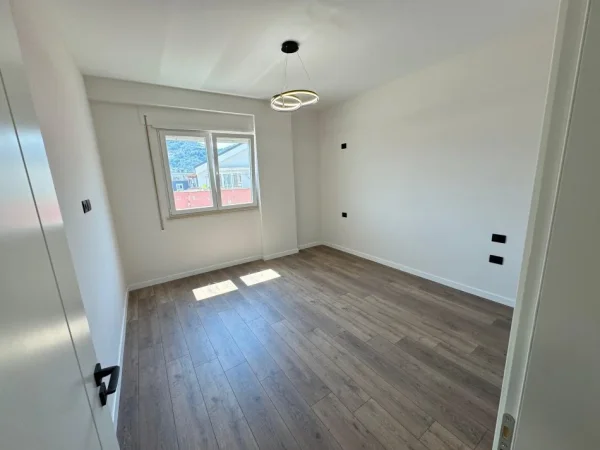 Tirane, shitet apartament 2+1 Kati 5, 120 m² 230.000 € (Liqeni i Thate)