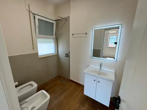 Tirane, shitet apartament 2+1 Kati 5, 120 m² 230.000 € (Liqeni i Thate)