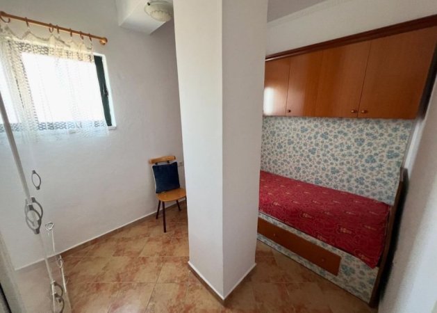 Tirane, jepet me qera 2+1+Ballkon , 90 m² 600 € (Rruga e Kavajes)