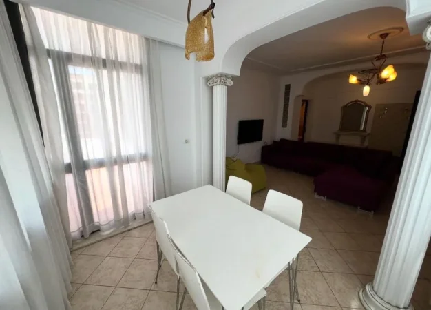 Tirane, jepet me qera 2+1+Ballkon , 90 m² 600 € (Rruga e Kavajes)