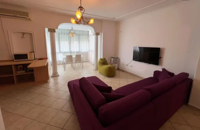 Tirane, jepet me qera 2+1+Ballkon , 90 m² 600 € (Rruga e Kavajes)