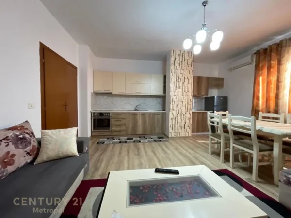 Tirane, jepet me qera apartament 2+1 Kati 8, 115 m² 700 € (zogu i zi)
