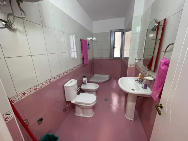 Vlore, jepet me qera apartament 1+1+Aneks+Ballkon Kati 2, 90 m² 450 € (LUNGOMARE)