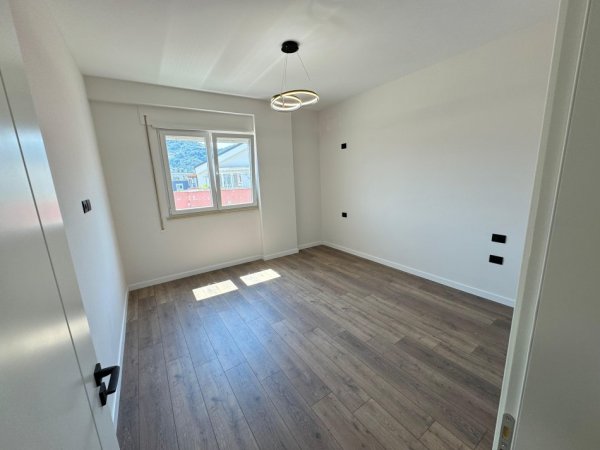 Tirane, shes apartament 2+1 Kati 5, 120 m² 230.000 € (Hamdi Sina,Liqeni i Thate)