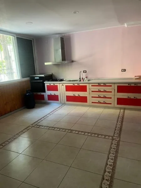 Tirane, shitet apartament 3+1 Kati 1, 140 m² 252.000 € (Vasil Shanto)