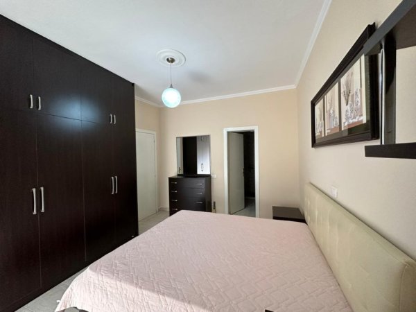 Tirane, jepet me qera apartament 2+1 Kati 3, 110 m² 650 € (Rruga e Durresit)