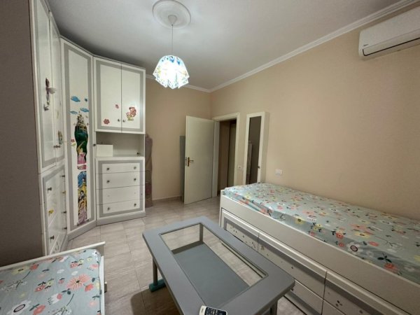 Tirane, jepet me qera apartament 2+1 Kati 3, 110 m² 650 € (Rruga e Durresit)