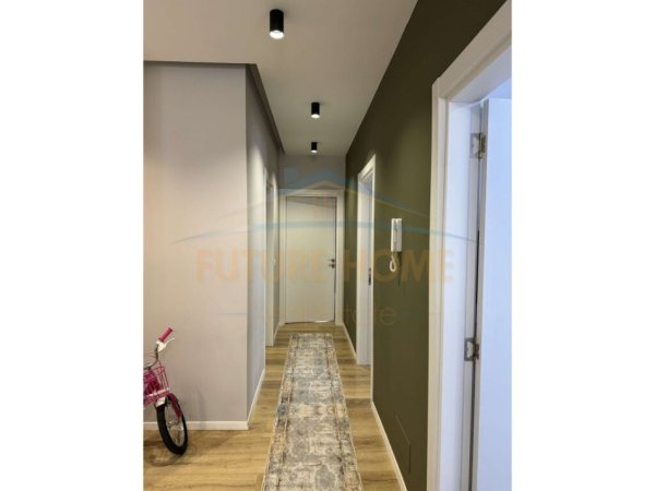 Tirane, shitet apartament 3+1+Ballkon Kati 2, 119 m² 150.000 € (Tirana Entery 1)