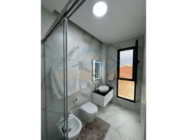 Tirane, shitet apartament 3+1+Ballkon Kati 2, 119 m² 150.000 € (Tirana Entery 1)