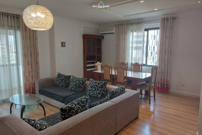 Tirane, jepet me qera apartament 3+1 Kati 6, 150 m² 1.200 € (Myslym Shyri)
