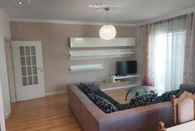 Tirane, jepet me qera apartament 3+1 Kati 6, 150 m² 1.200 € (Myslym Shyri)